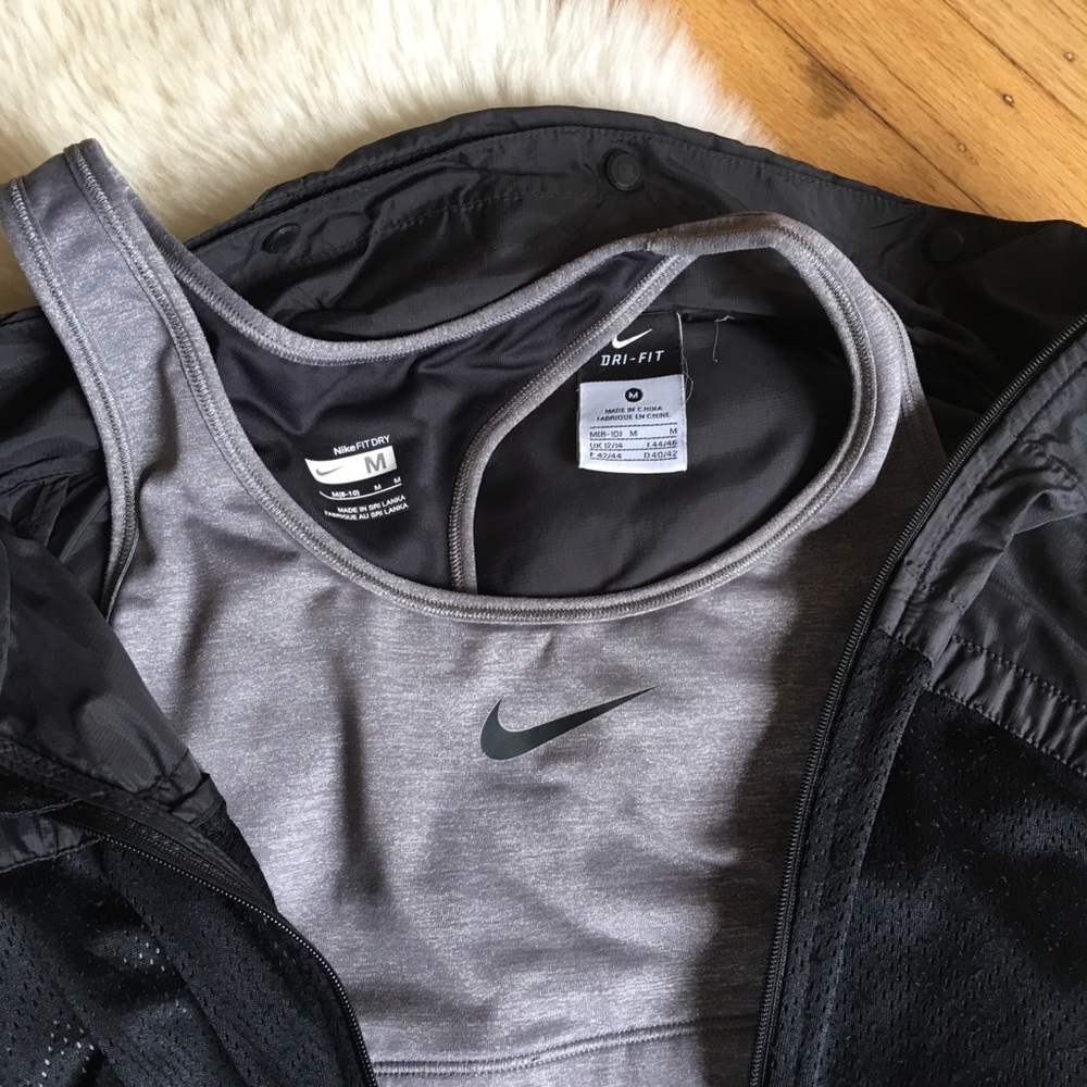 Nike Women’s FITDRY sports bra